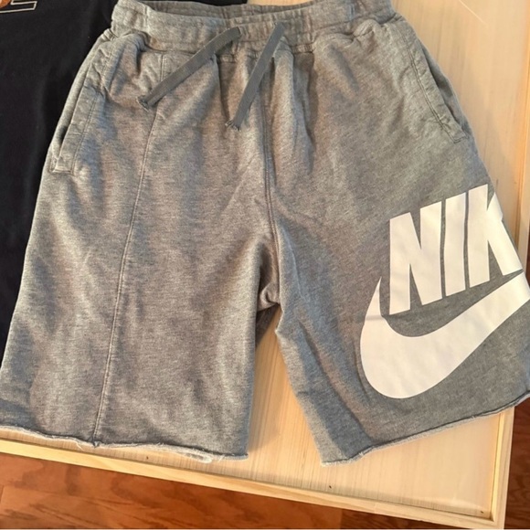 Nike Black T-Shirt and Gray Shorts Set - Picture 3 of 7